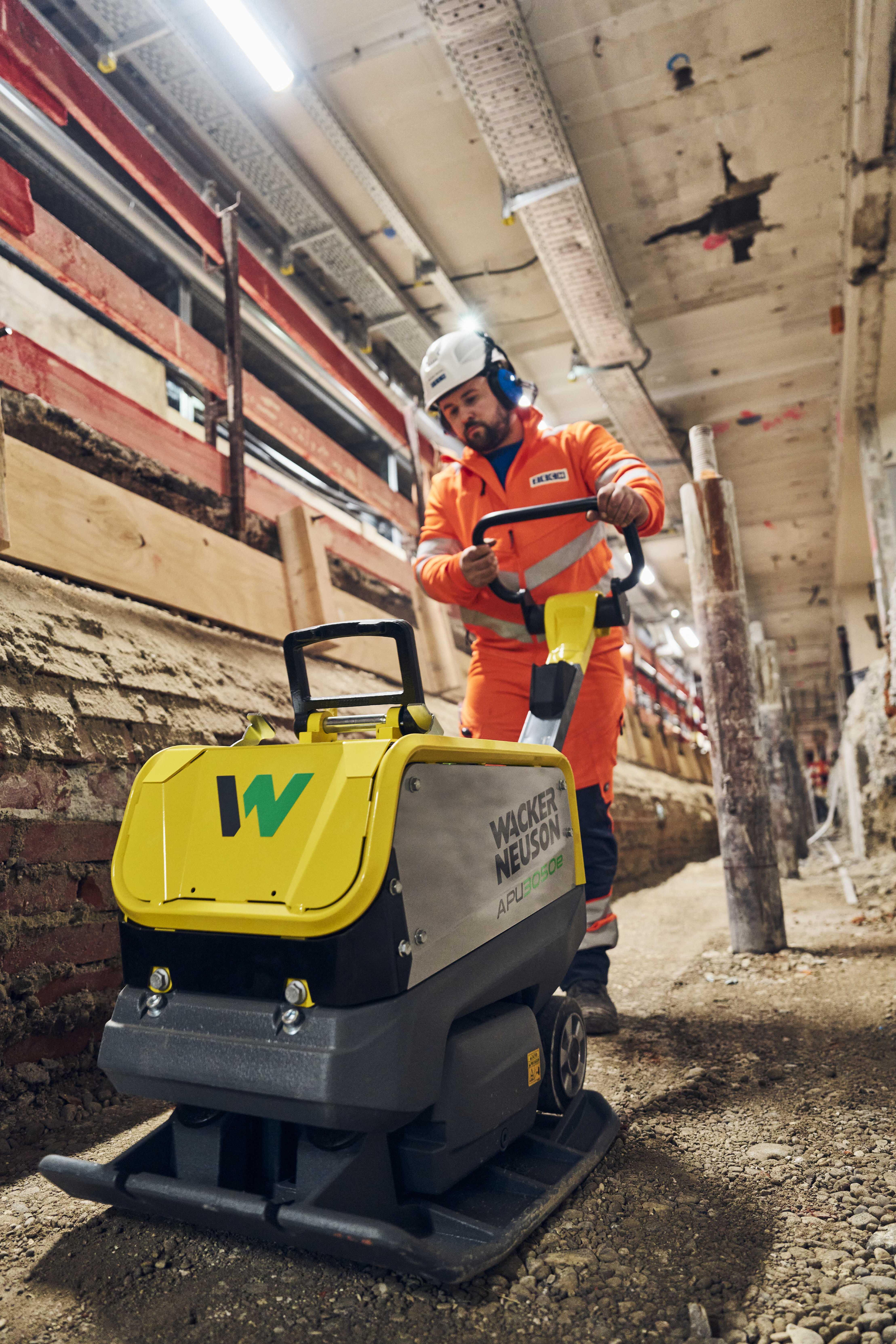 Electric vibratory plate in action