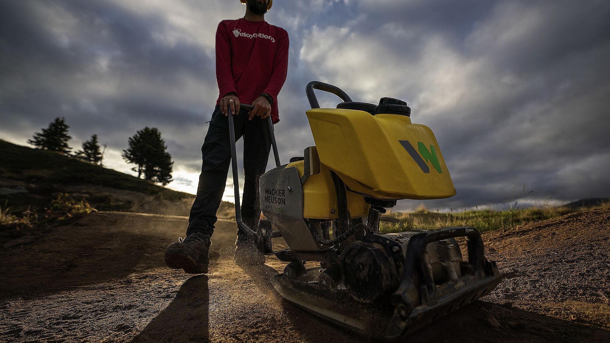 Vibratory Plate APS1135e in action