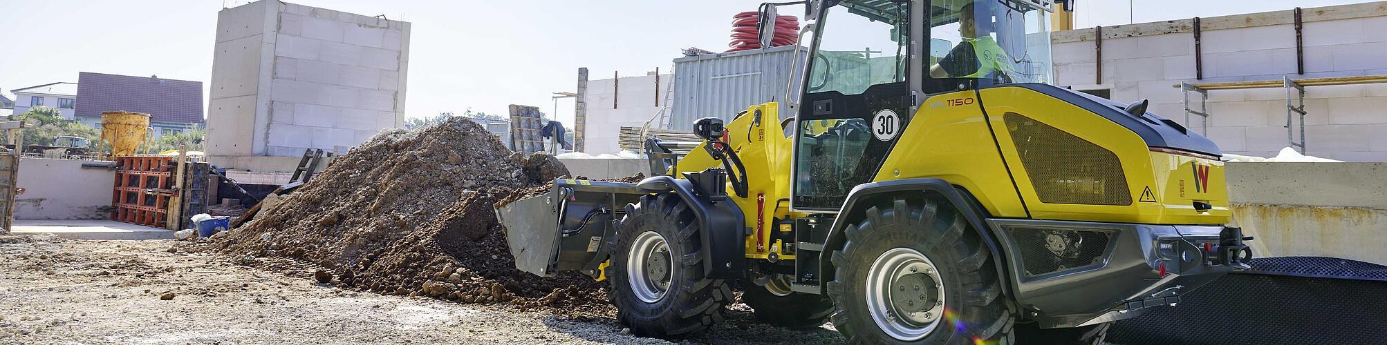 Pala gommata 1150 in azione