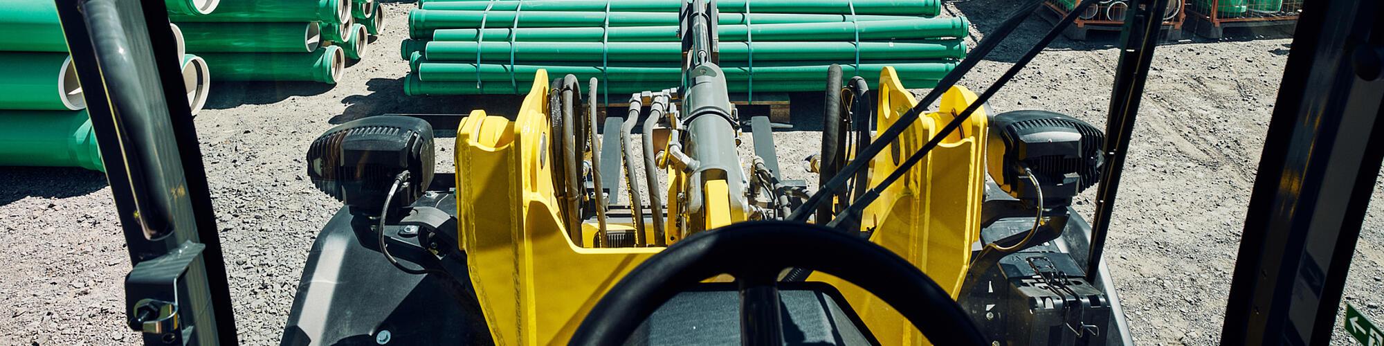 Visibilità panoramica ottimizzata dalla cabina di guida di una pala gommata ad alte prestazioni Wacker Neuson.