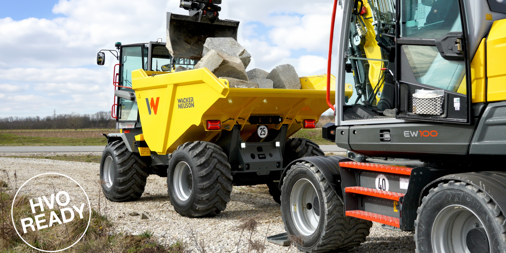 Escavatore e dumper Wacker Neuson al lavoro insieme